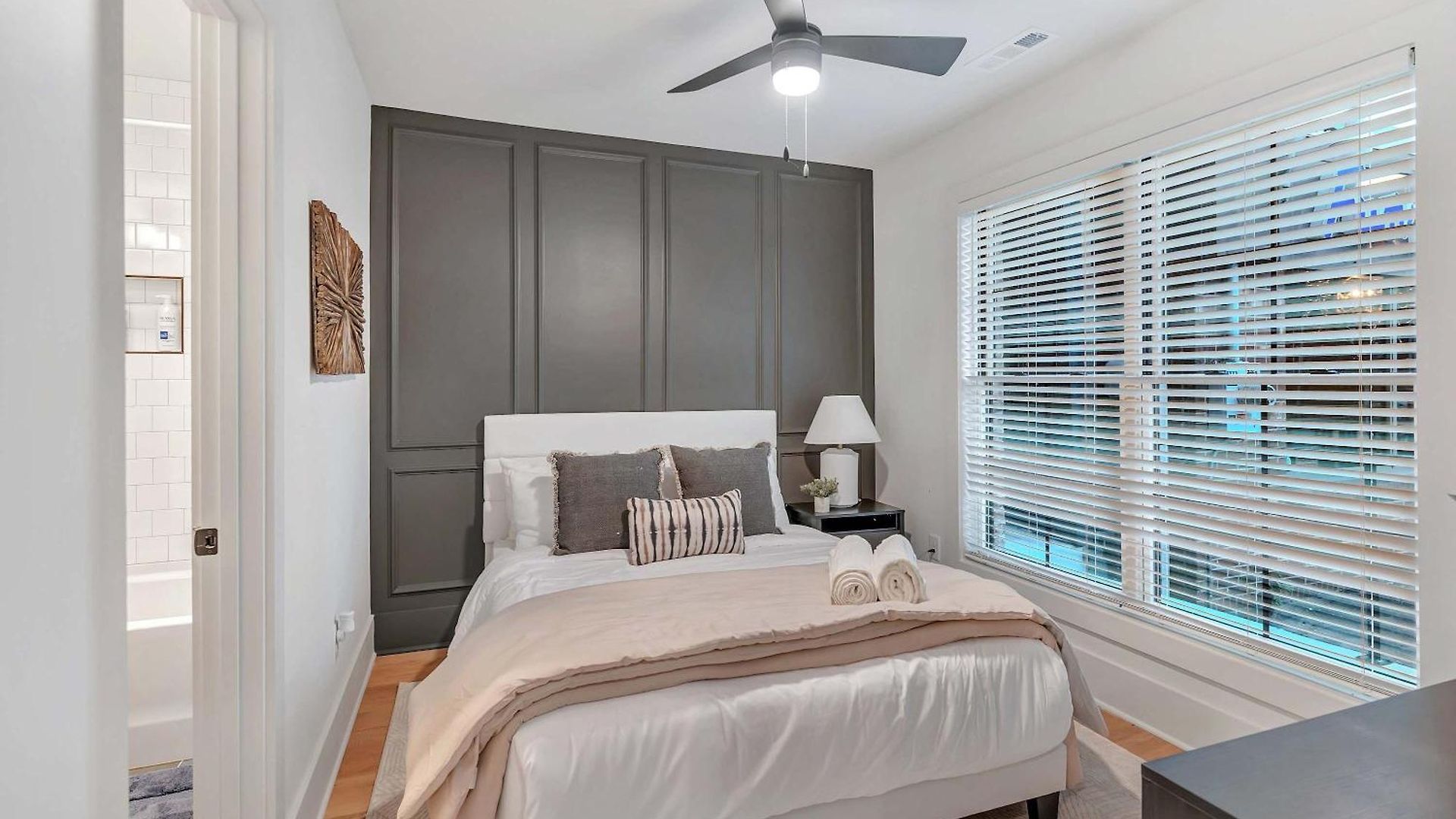 New 2 Luxe Townhomes With Rooftops Sleeps 24 Holiday home Nashville