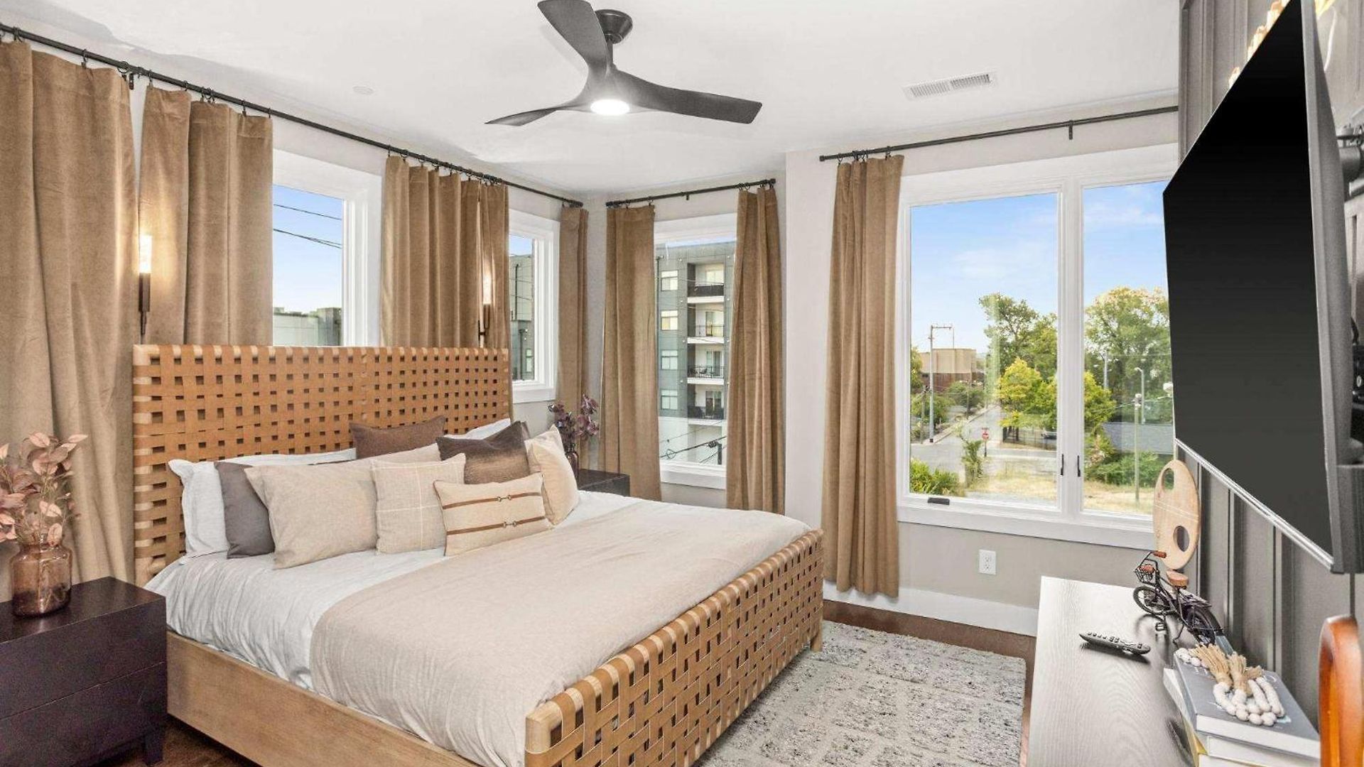 Holiday home 2 Adjacent Luxury Homes Rooftop Decks & Game *