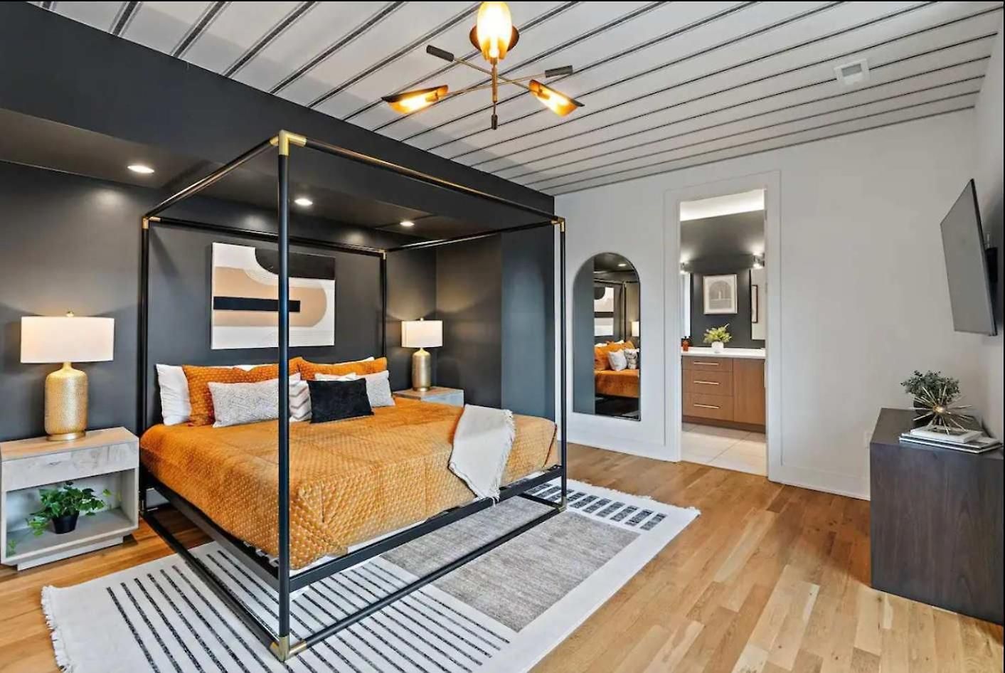 Holiday home 2 Homes With Rooftops & Views Nashville