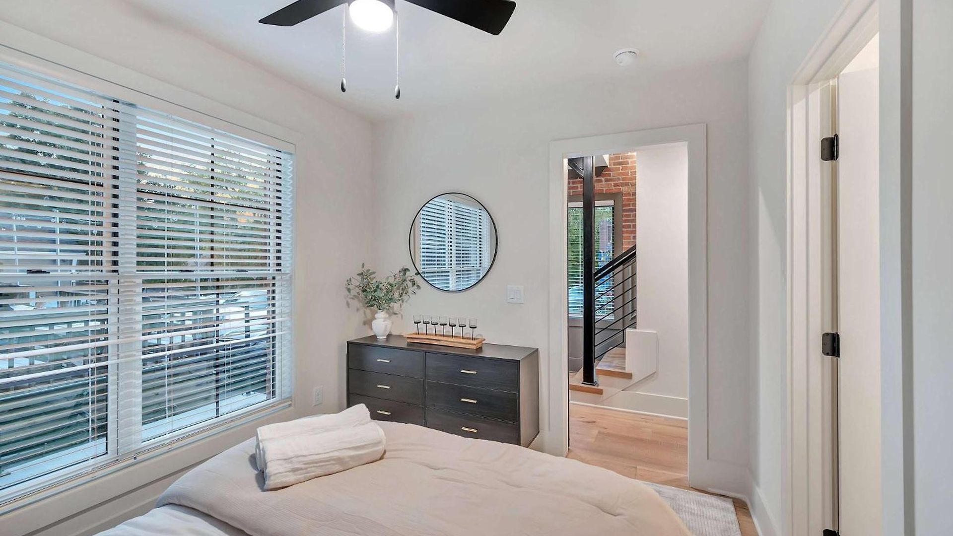 Holiday home New Bright Modern Townhome With Rooftop & Garage Nashville