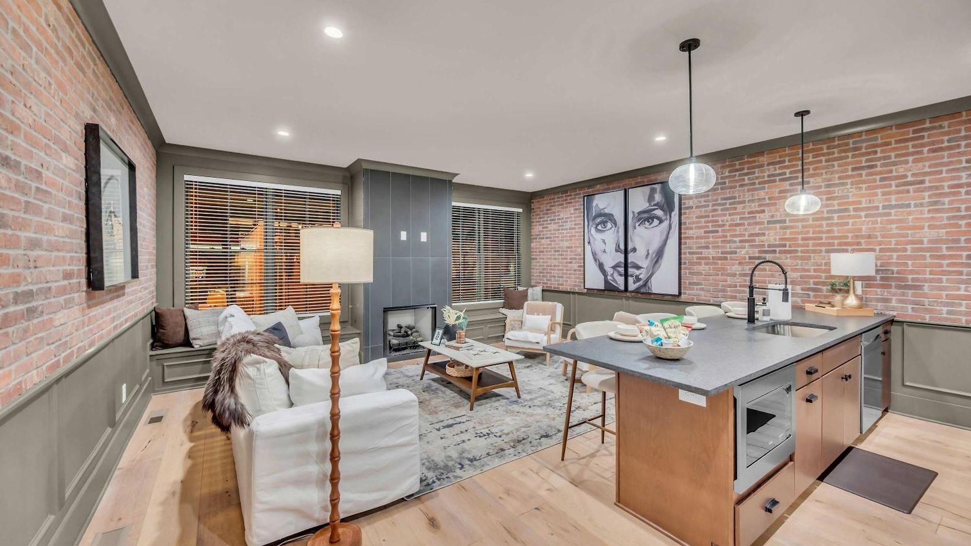 New Music Loft-style With Rooftop Views *