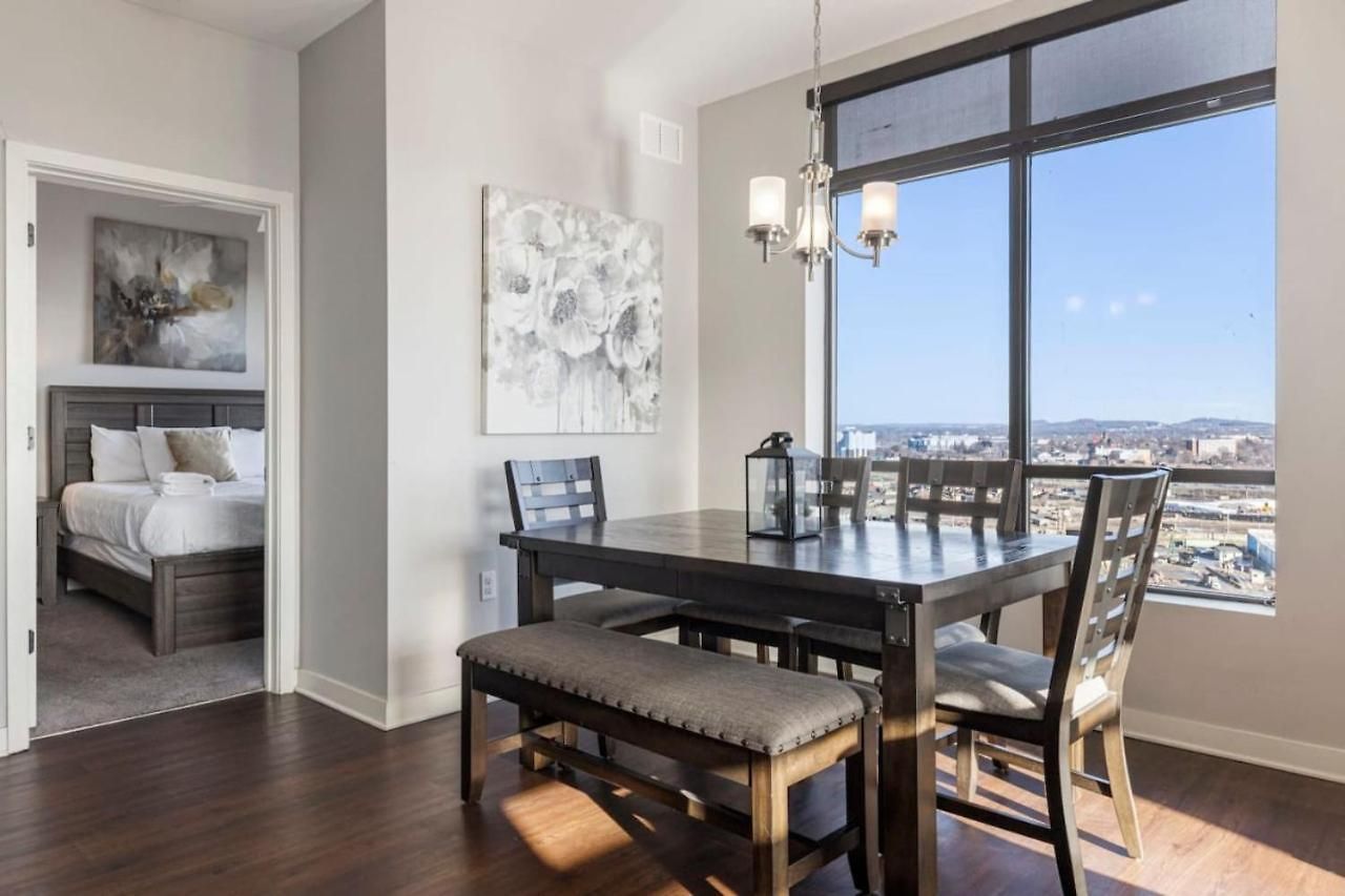 Holiday home Luxurious Downtown Corner Views 2 Bed 2bath 61