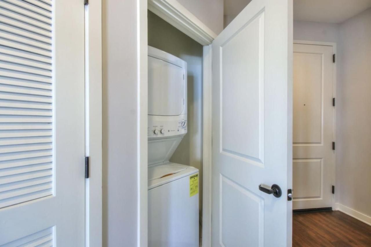 Holiday home Luxurious Downtown-2 Bed 2 Bath Corner 2m