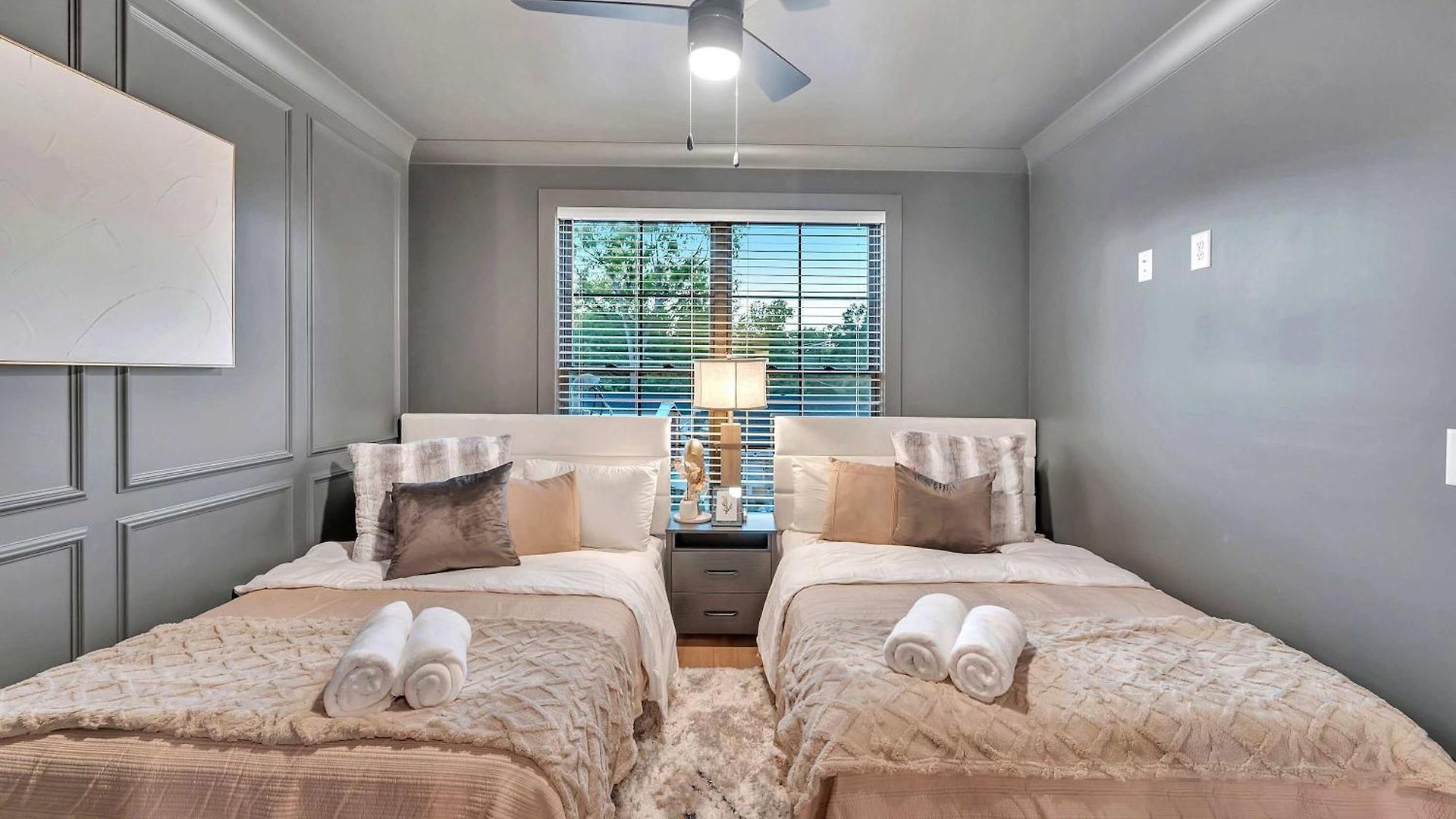 Holiday home New 2 Luxe Townhomes With Rooftops Sleeps 24 *