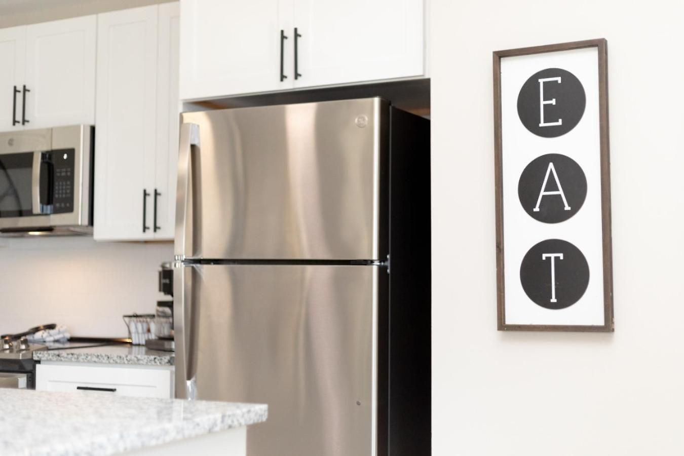 Luxurious Downtown 2 Bedroom 2 Bath With Views 1m