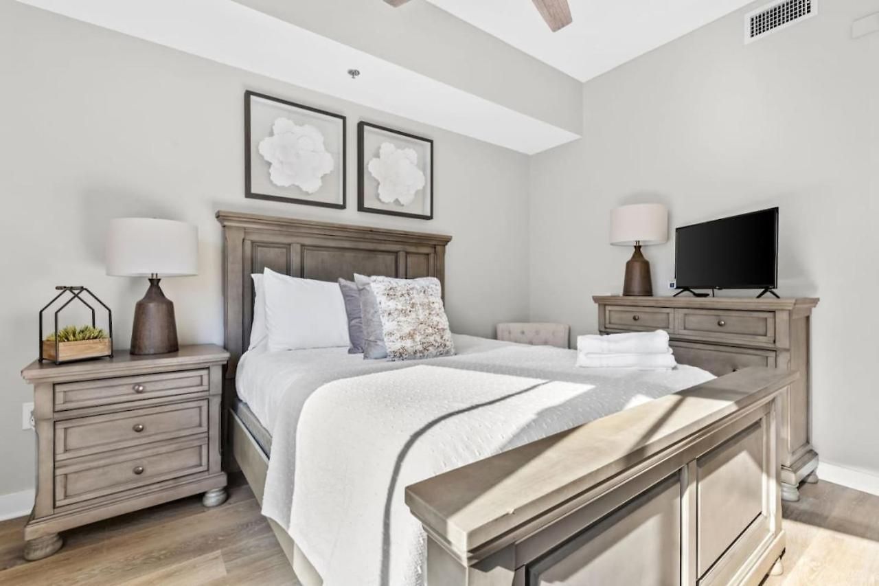 Luxurious Downtown-2 Bed 2 Bath Corner 2m Nashville
