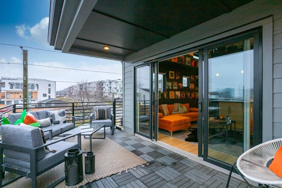 2 Homes With Rooftops & Views Holiday home