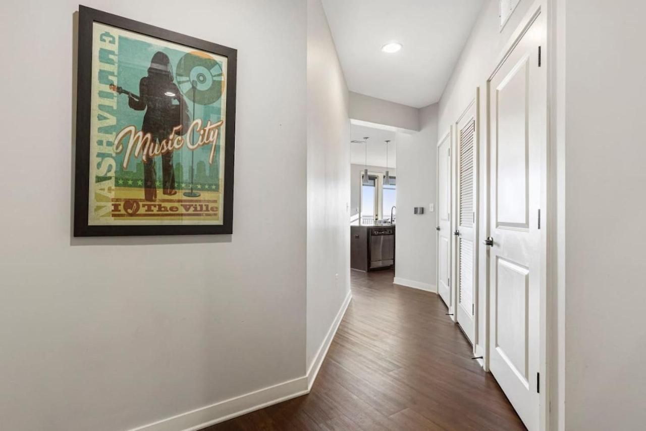 Holiday home Luxurious Downtown Corner Views 2 Bed 2bath 61 *