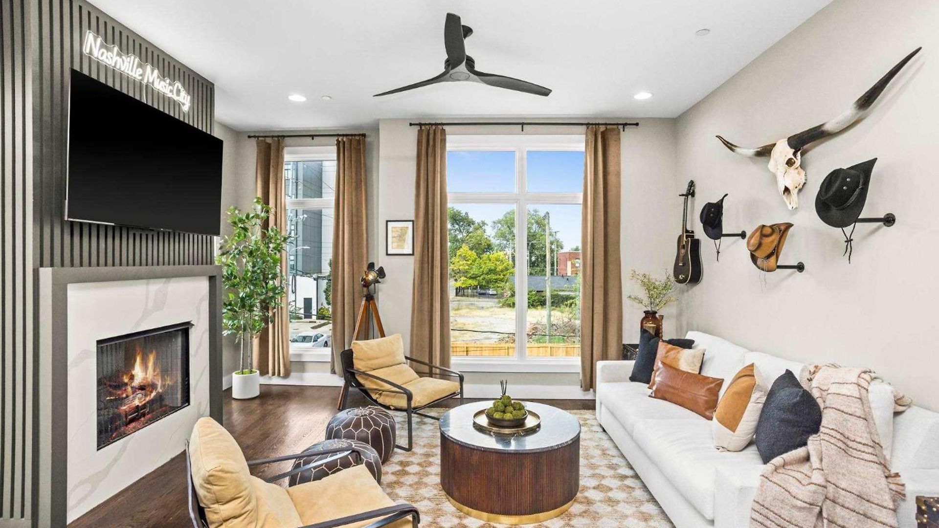 Holiday home 2 Adjacent Luxury Homes Rooftop Decks & Game