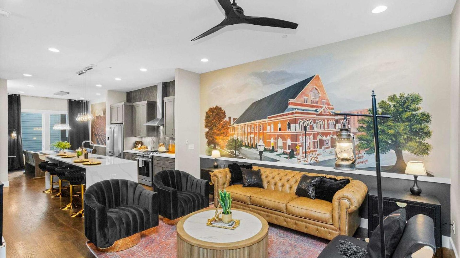 Holiday home Iconic Ryman Revival - Pews Murals & Karaoke Nashville
