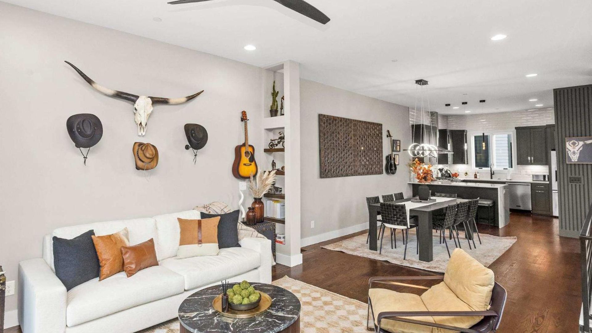 2 Adjacent Luxury Homes Rooftop Decks & Game Holiday home *