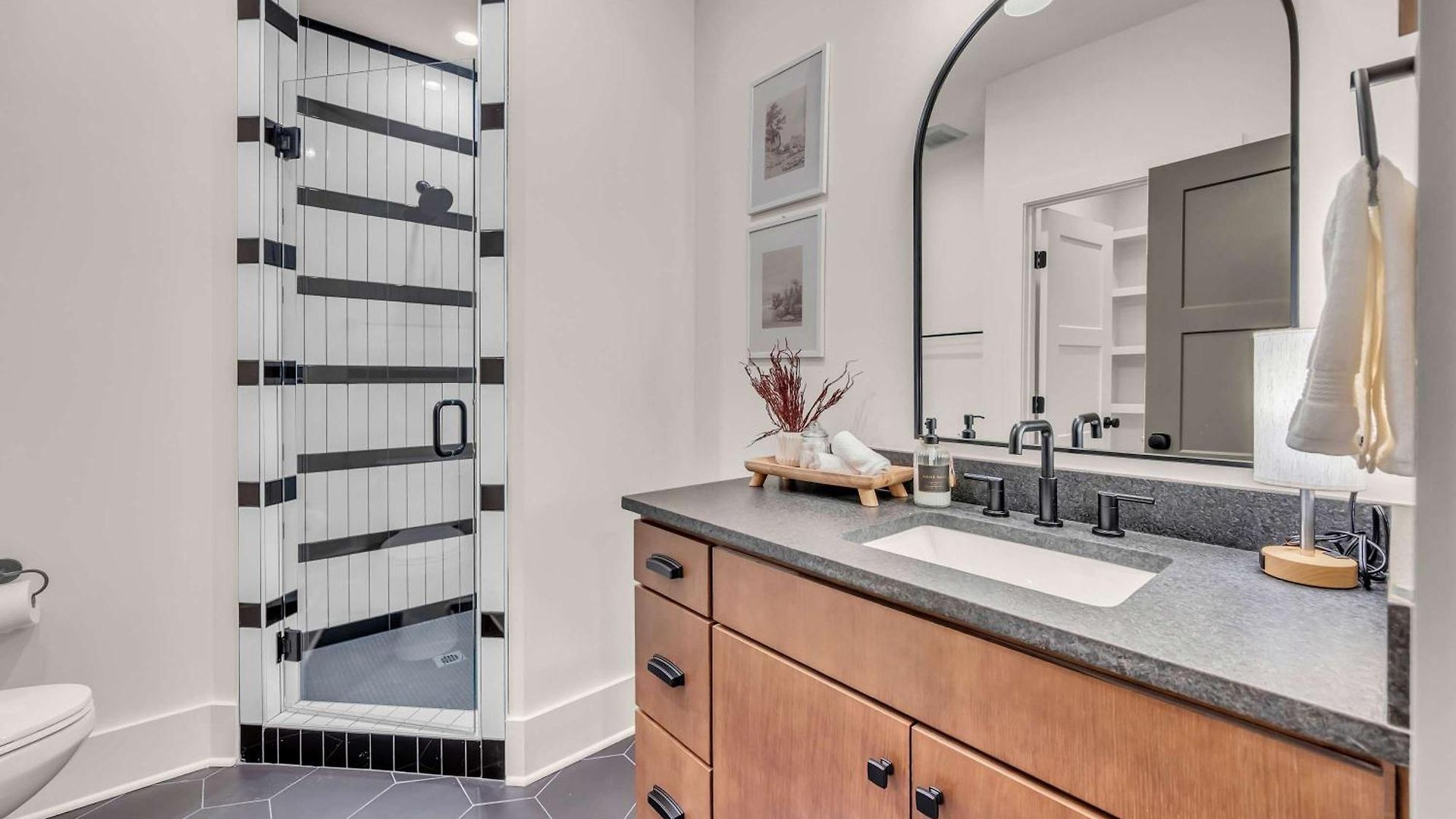 New 2 Luxe Townhomes With Rooftops Sleeps 24