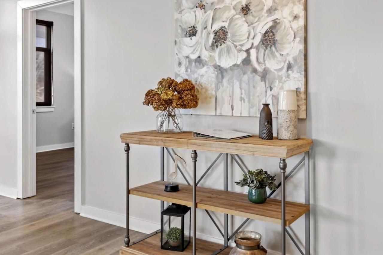 Luxurious Downtown-2 Bed 2 Bath Corner 2m Holiday home Nashville