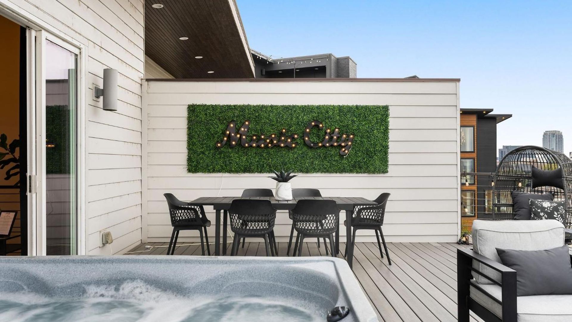 Luxe Getaway With Hot Tub
