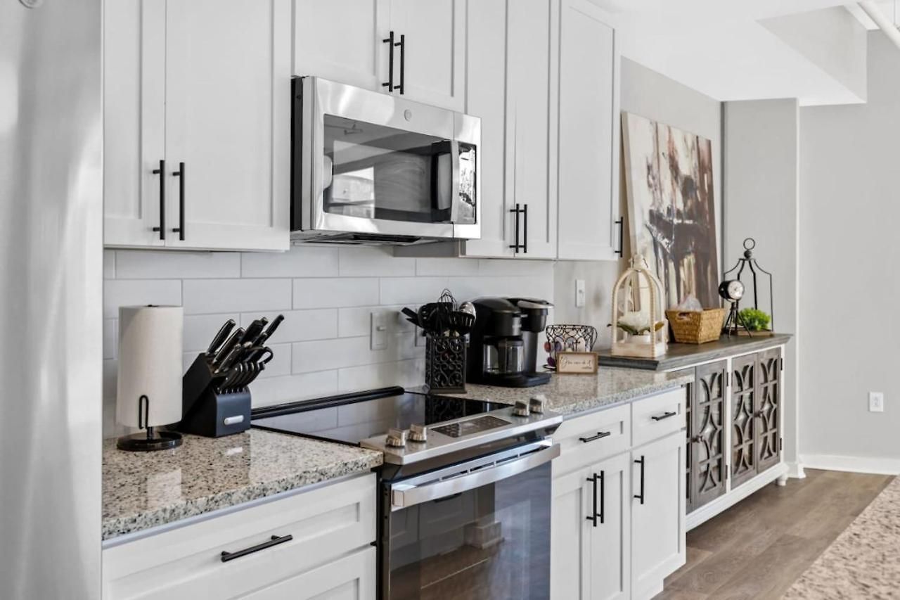 Luxurious Downtown-2 Bed 2 Bath Corner 2m