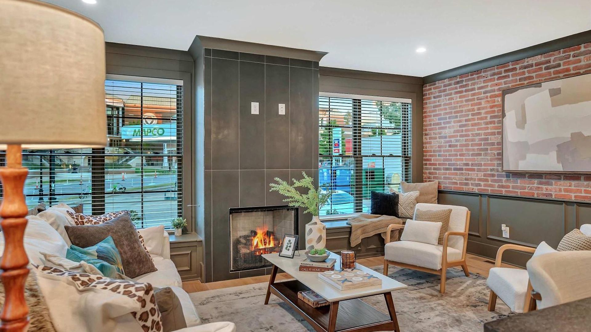 New 2 Luxe Townhomes With Rooftops Sleeps 24 Holiday home