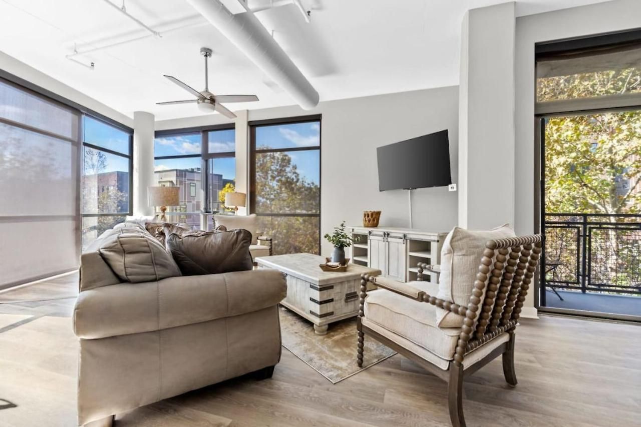 Luxurious Downtown-2 Bed 2 Bath Corner 2m * Nashville