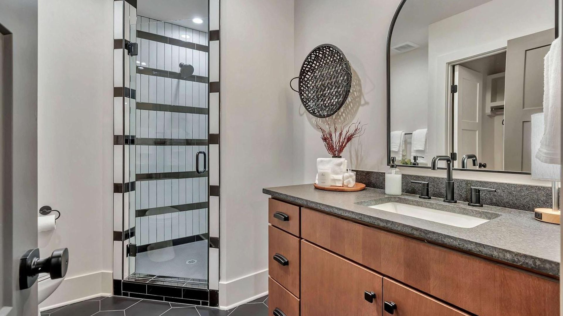 New Bright Modern Townhome With Rooftop & Garage * Nashville