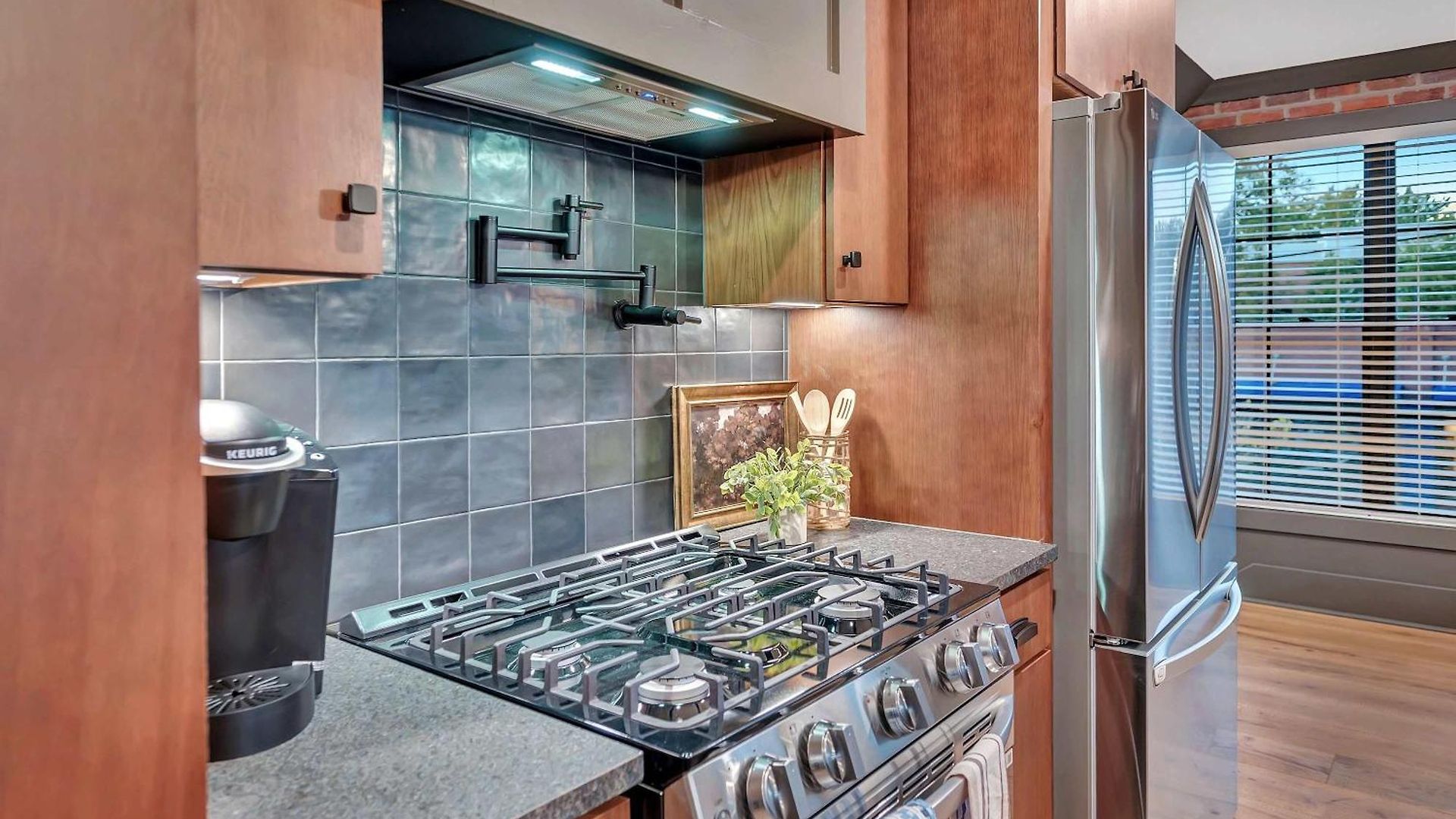 New 2 Luxe Townhomes With Rooftops Sleeps 24 Holiday home