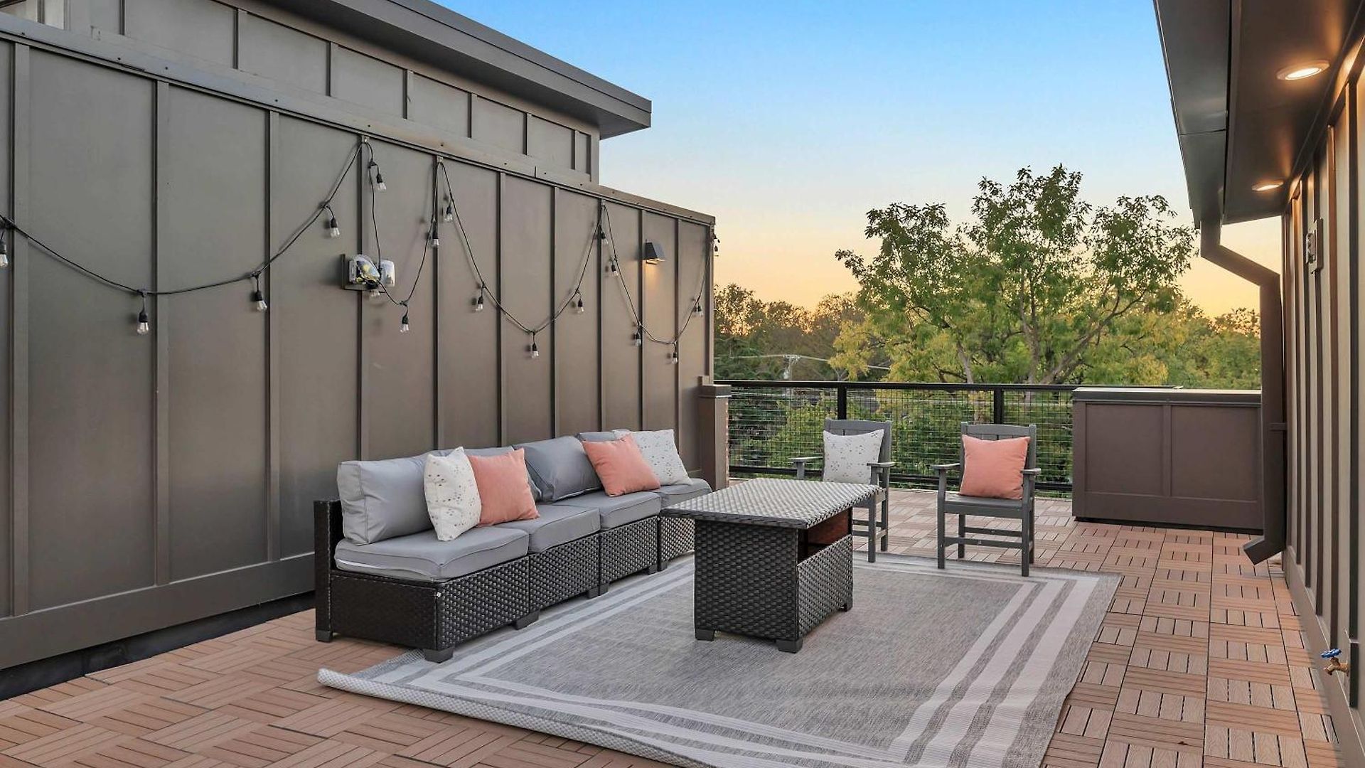 New Bright Modern Townhome With Rooftop & Garage Holiday home *