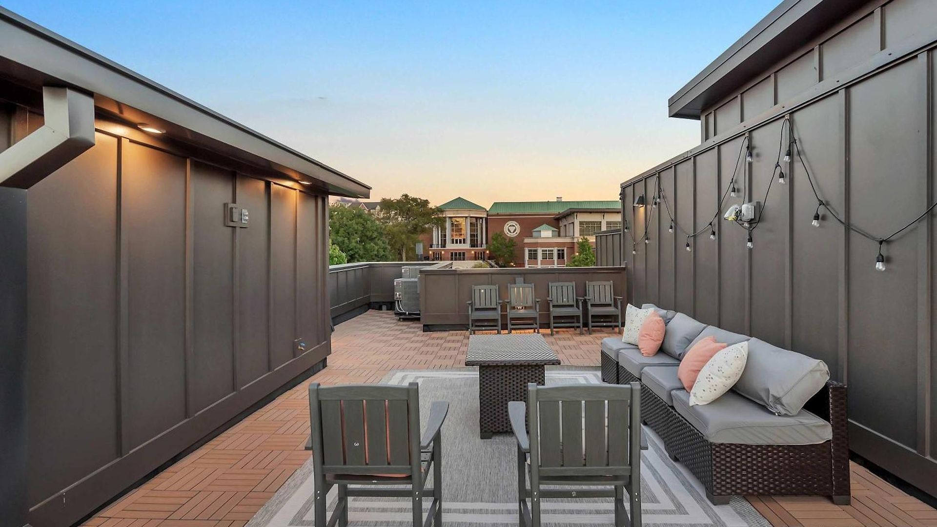New Bright Modern Townhome With Rooftop & Garage *