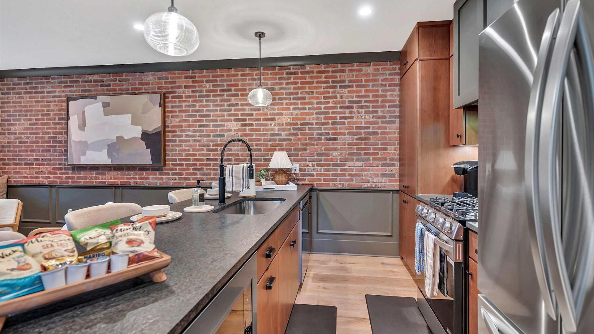 New 2 Luxe Townhomes With Rooftops Sleeps 24 Holiday home