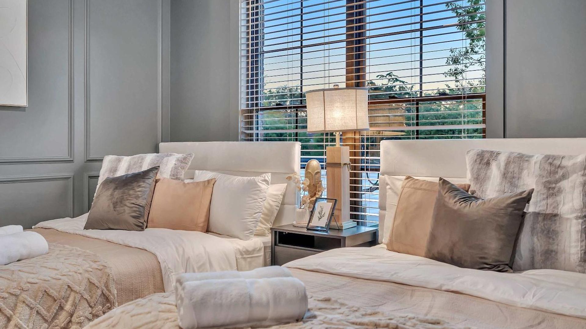 Holiday home New 2 Luxe Townhomes With Rooftops Sleeps 24
