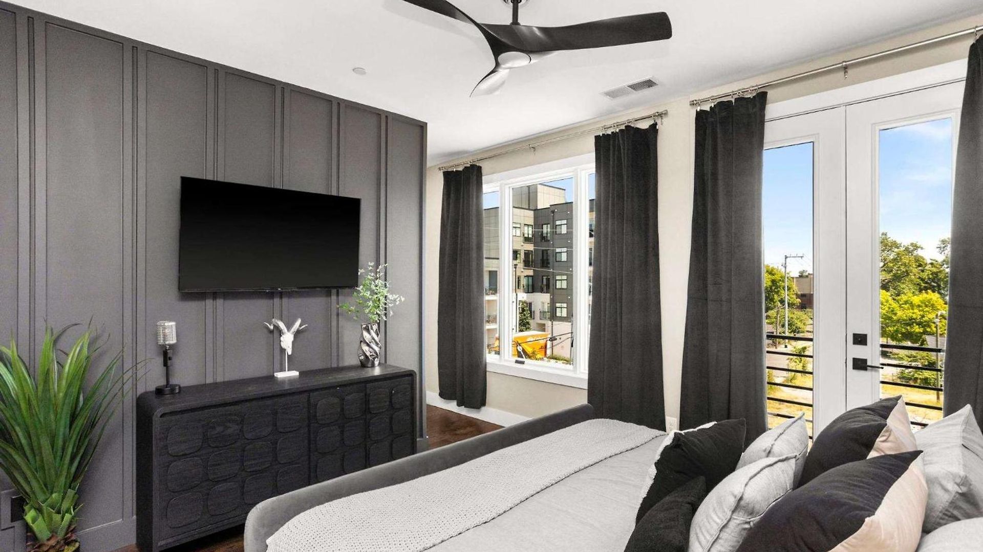 Holiday home 2 Adjacent Luxury Homes Rooftop Decks & Game *