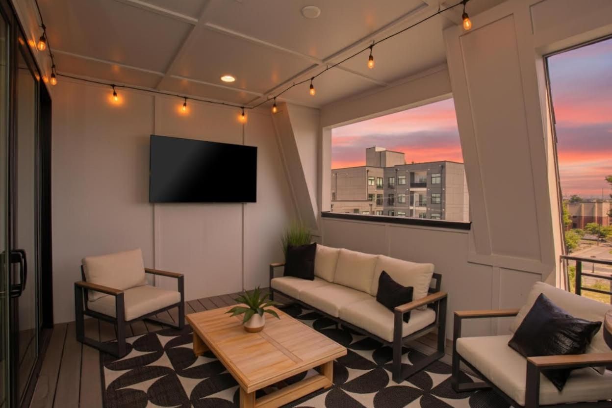 2 Adjacent Luxury Homes Rooftop Decks & Game Holiday home *