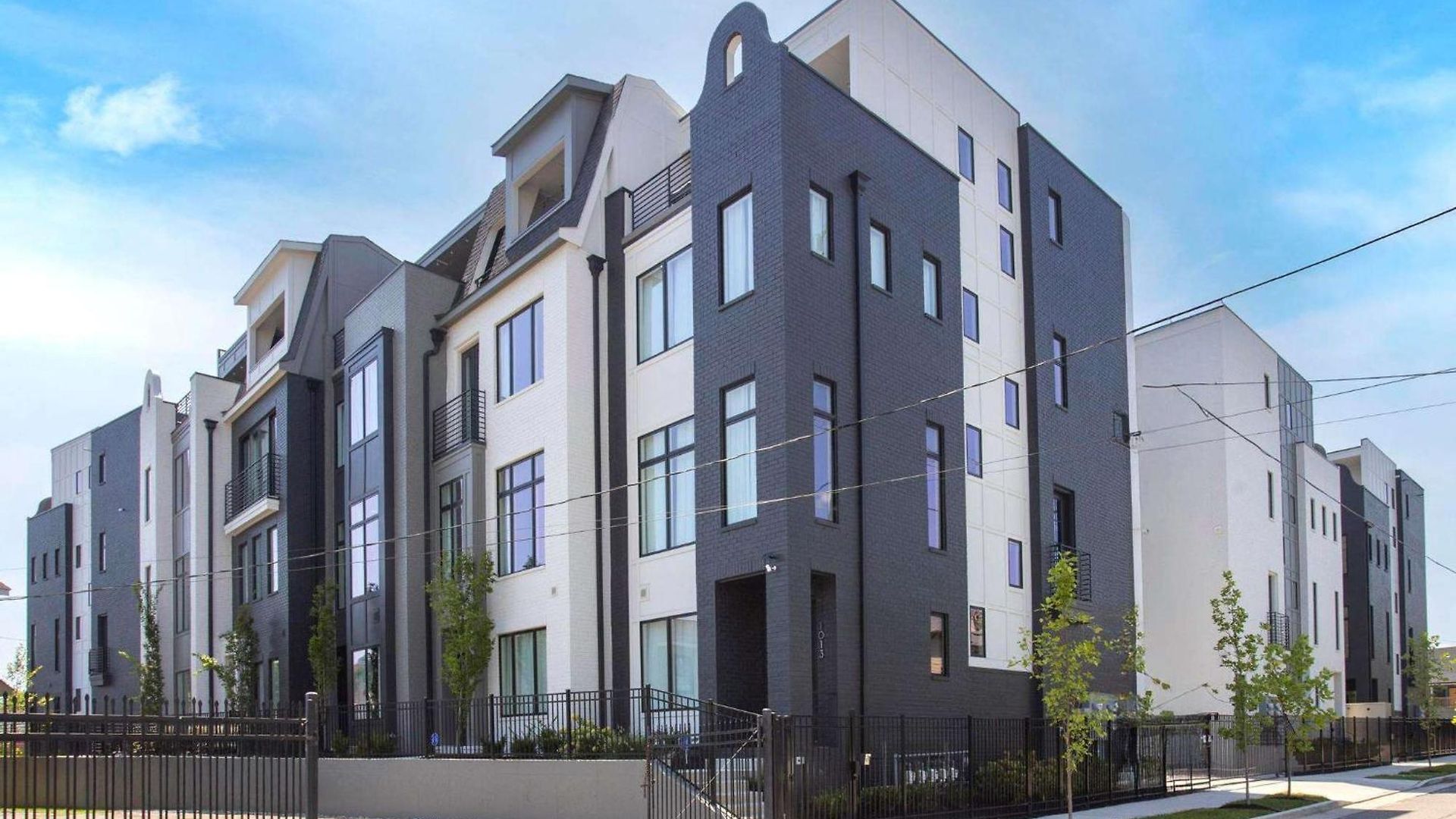 2 Adjacent Luxury Homes Rooftop Decks & Game Holiday home