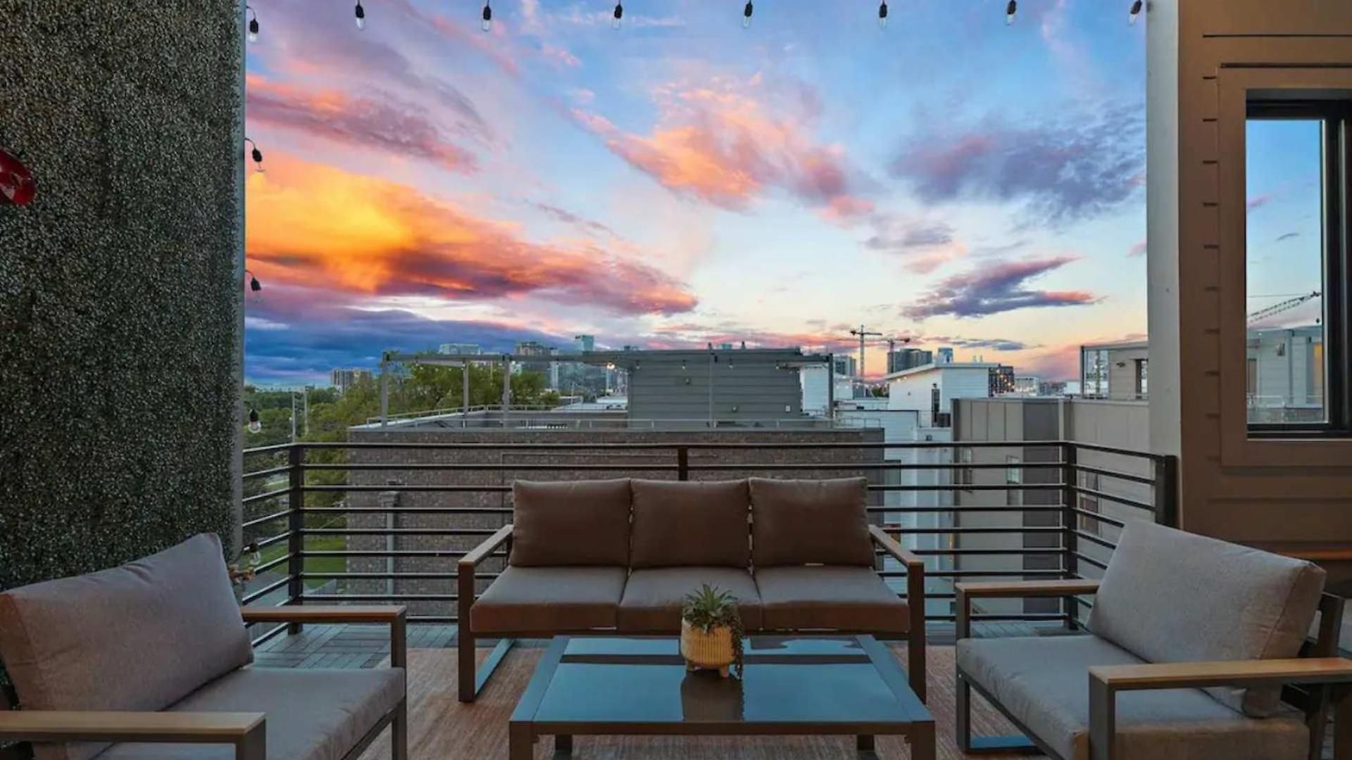 Holiday home 2 Homes With Rooftops & Views Nashville
