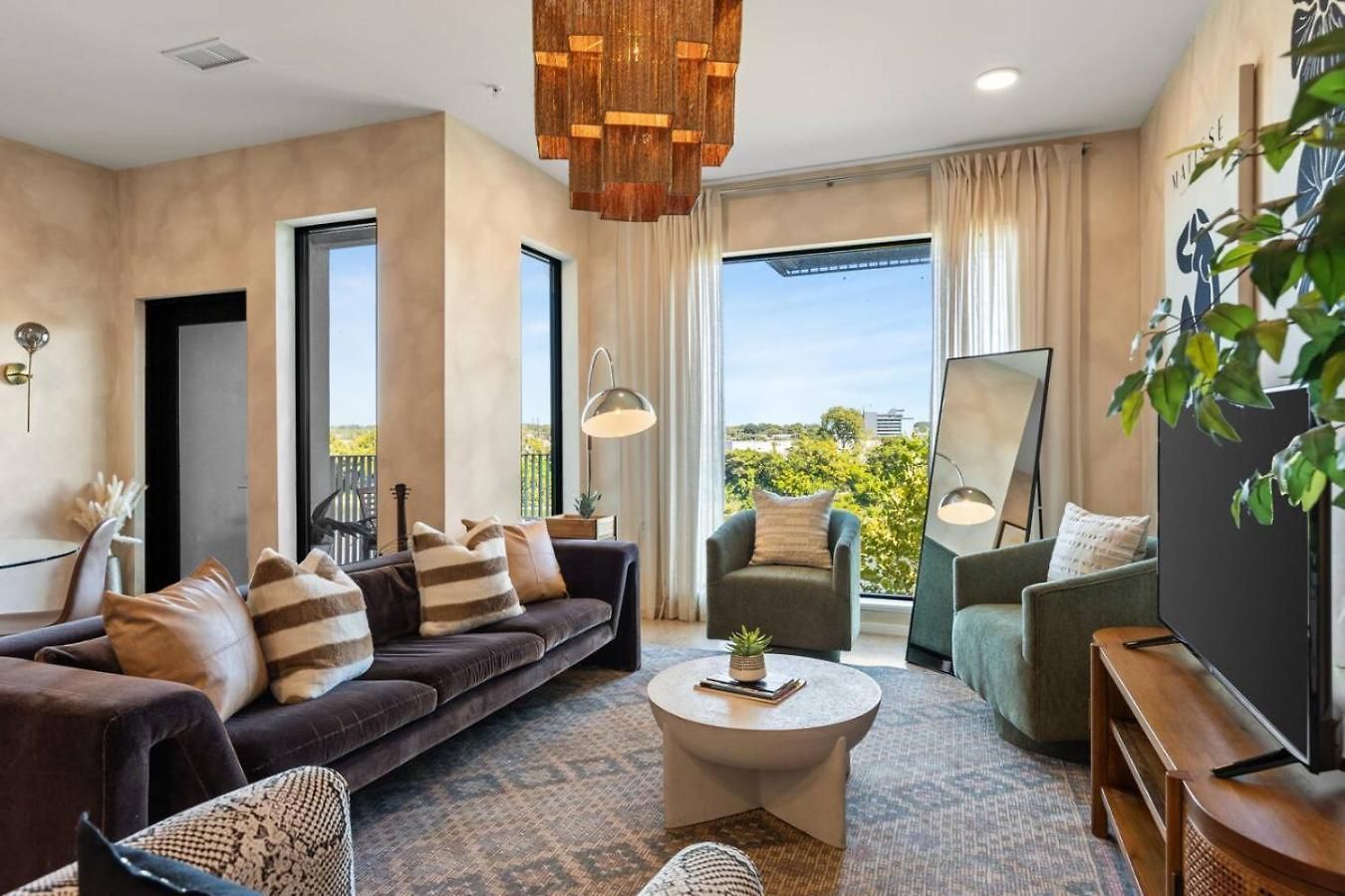 Lovely River View Walk To Downtown Has Garage And Balcony