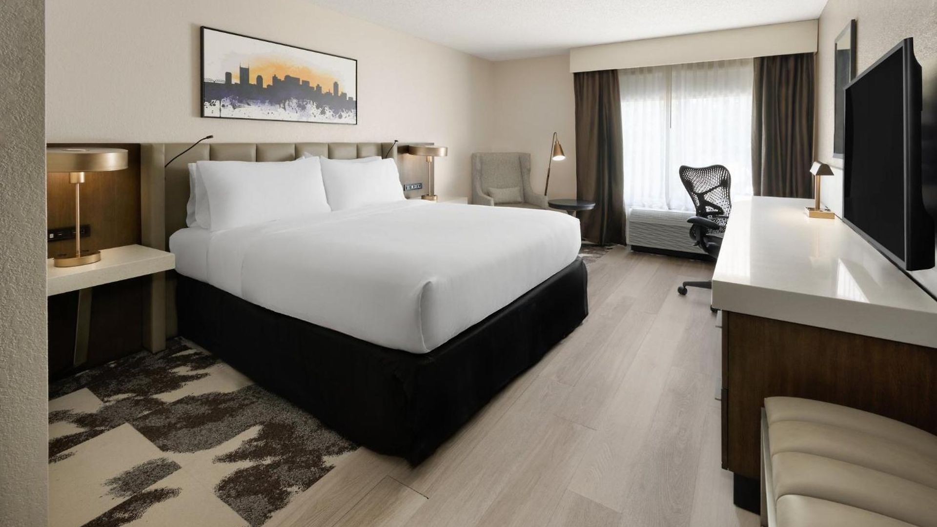 Crowne Plaza Airport By Ihg 3*