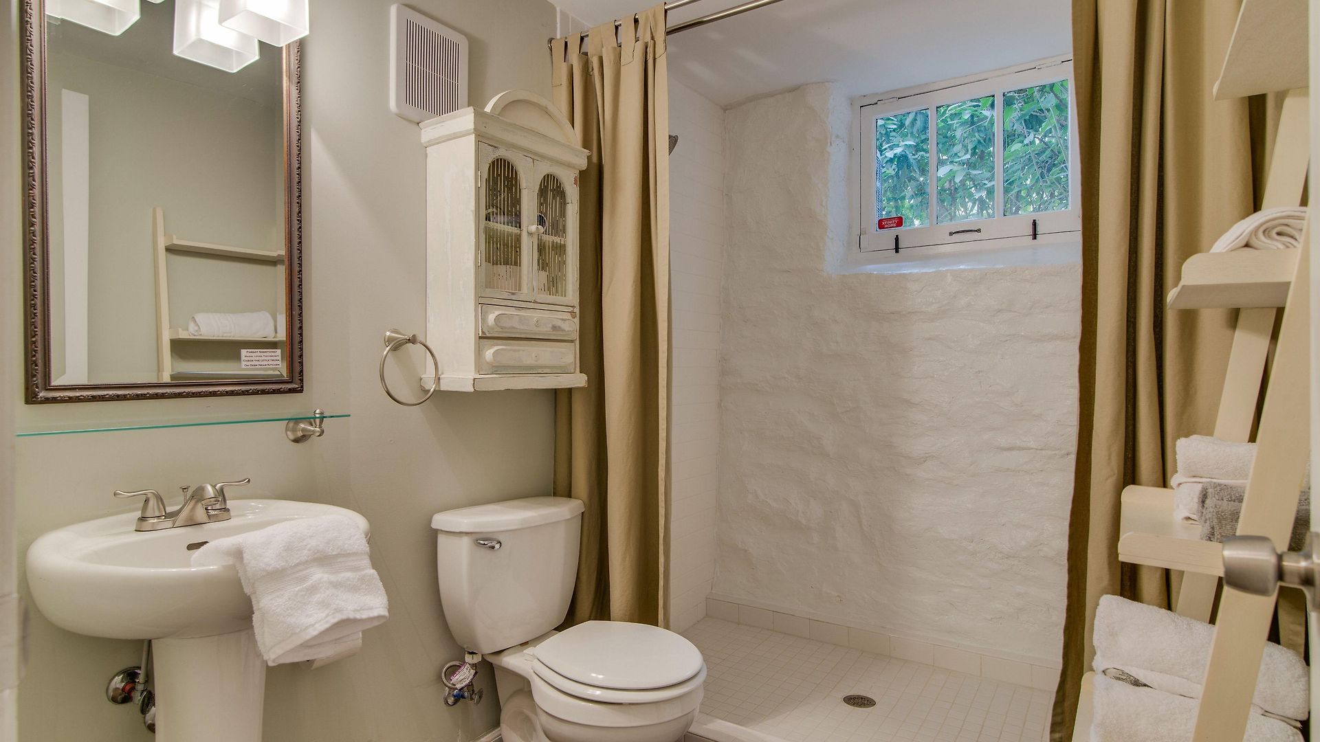 Bed & Breakfast Caroline House Historic 4*