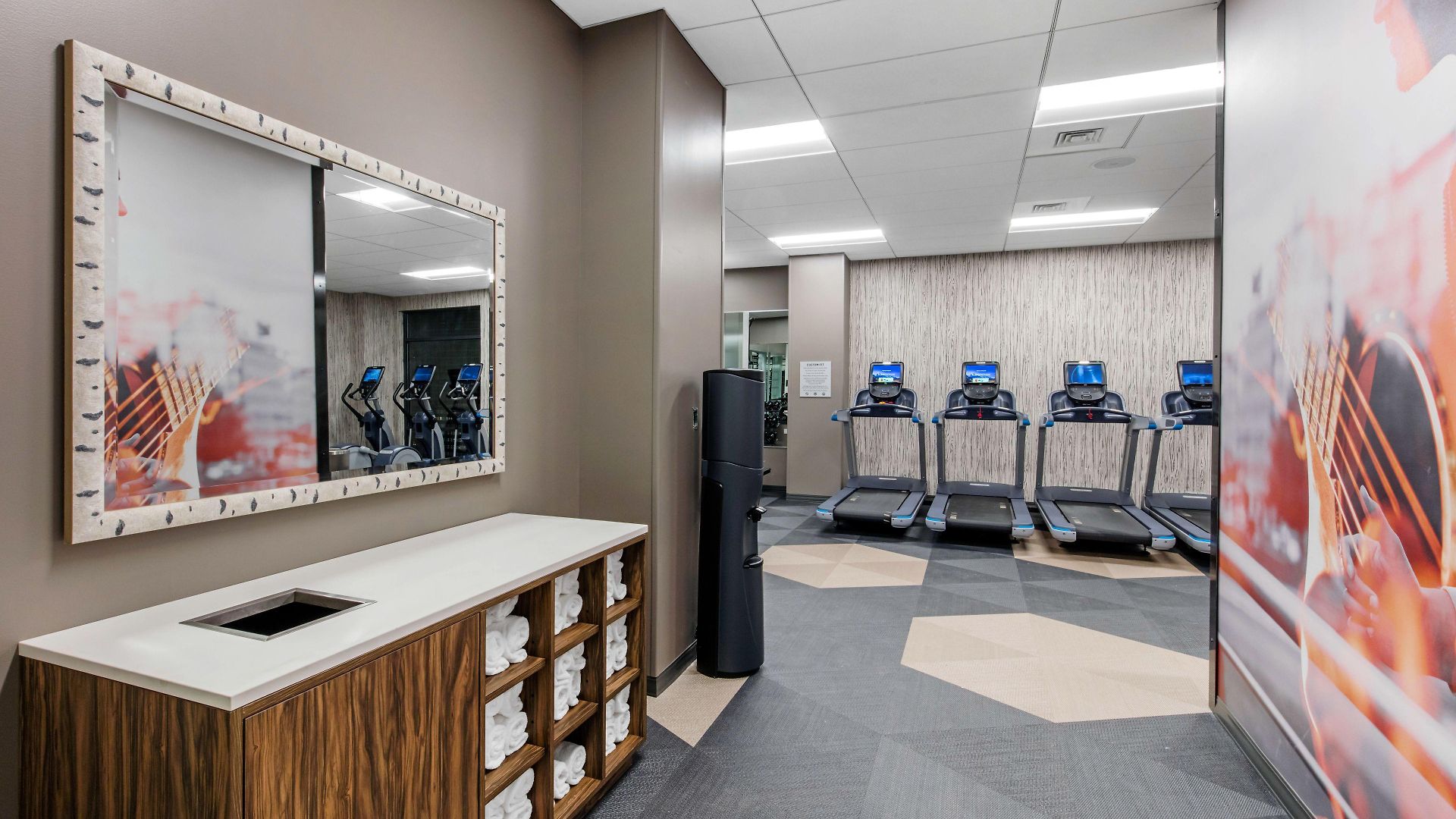 Cambria Downtown 4*