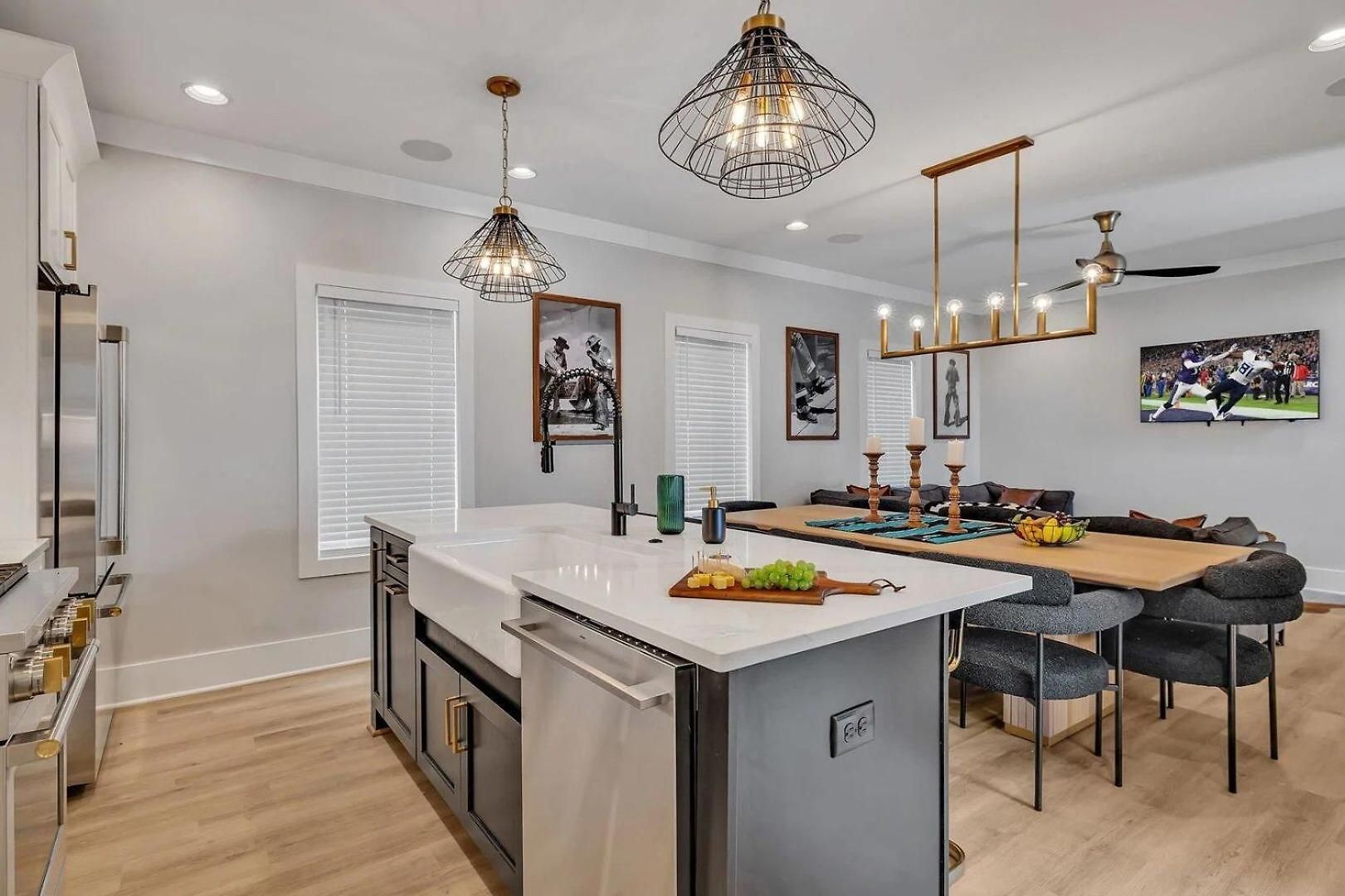Ensemble-4 Unit Combo-8 Mins To Broadway Holiday home Nashville