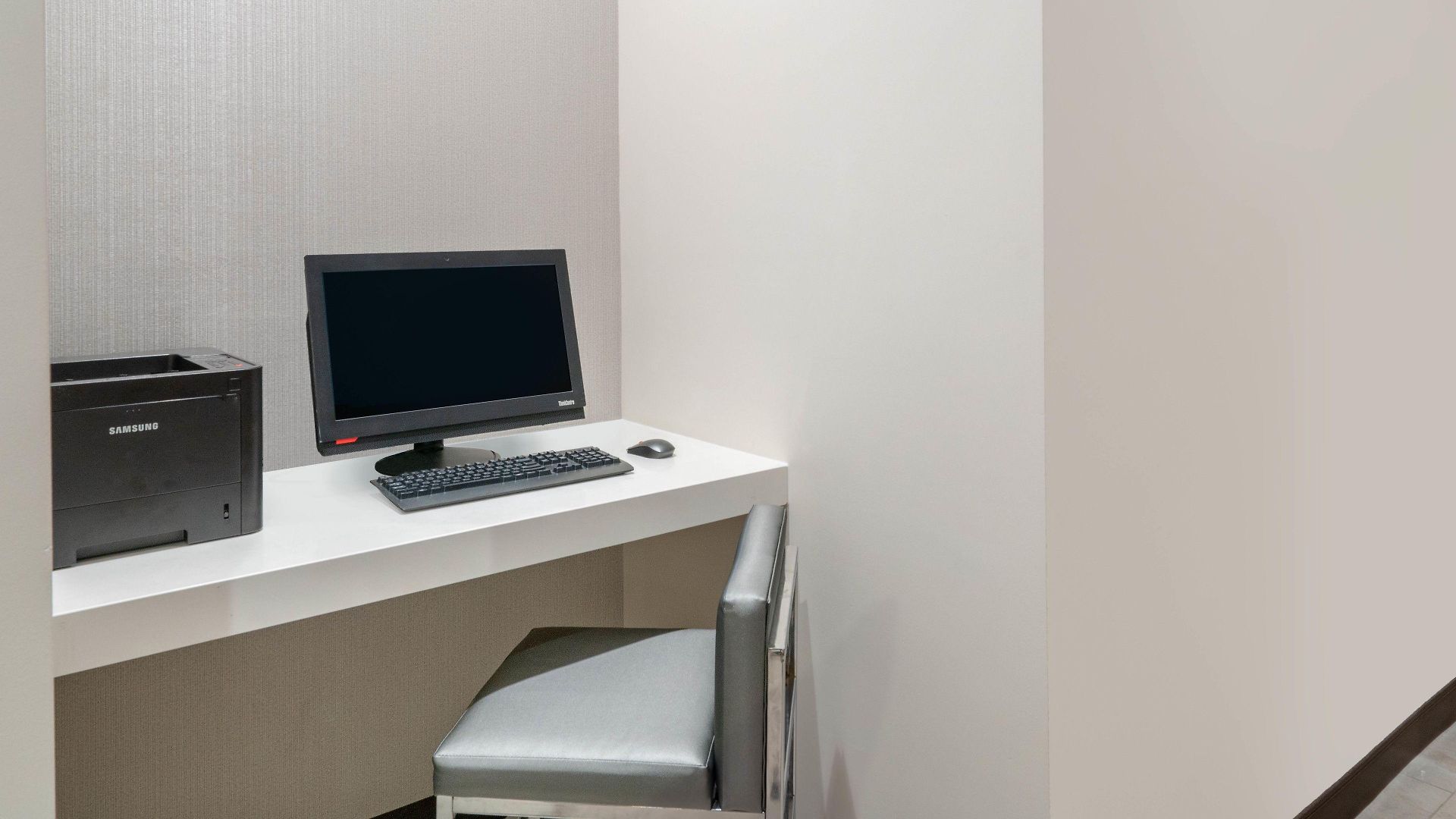 Hotel Hampton By Hilton Airport Century Place 3*