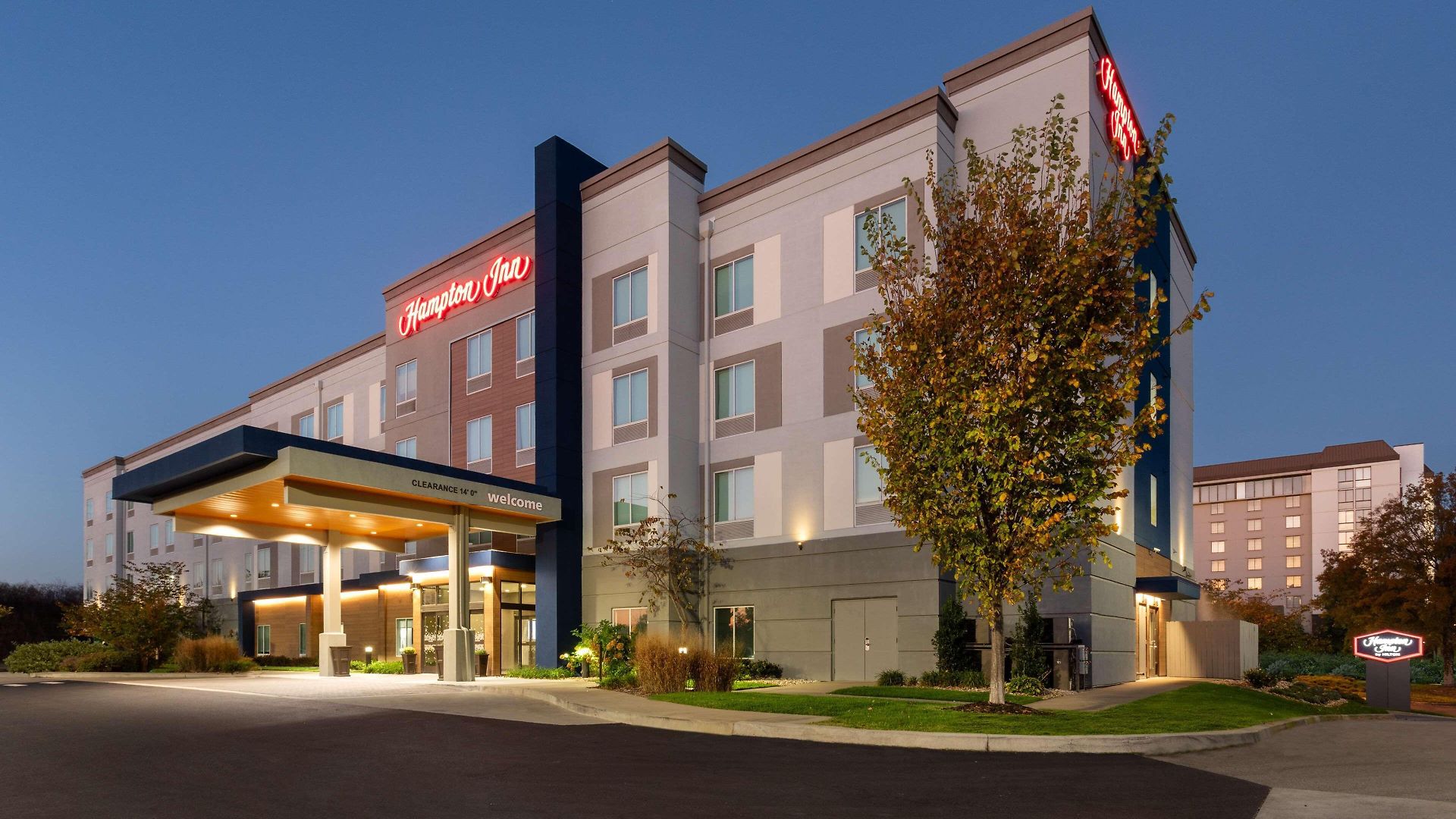 Hampton By Hilton Airport Century Place