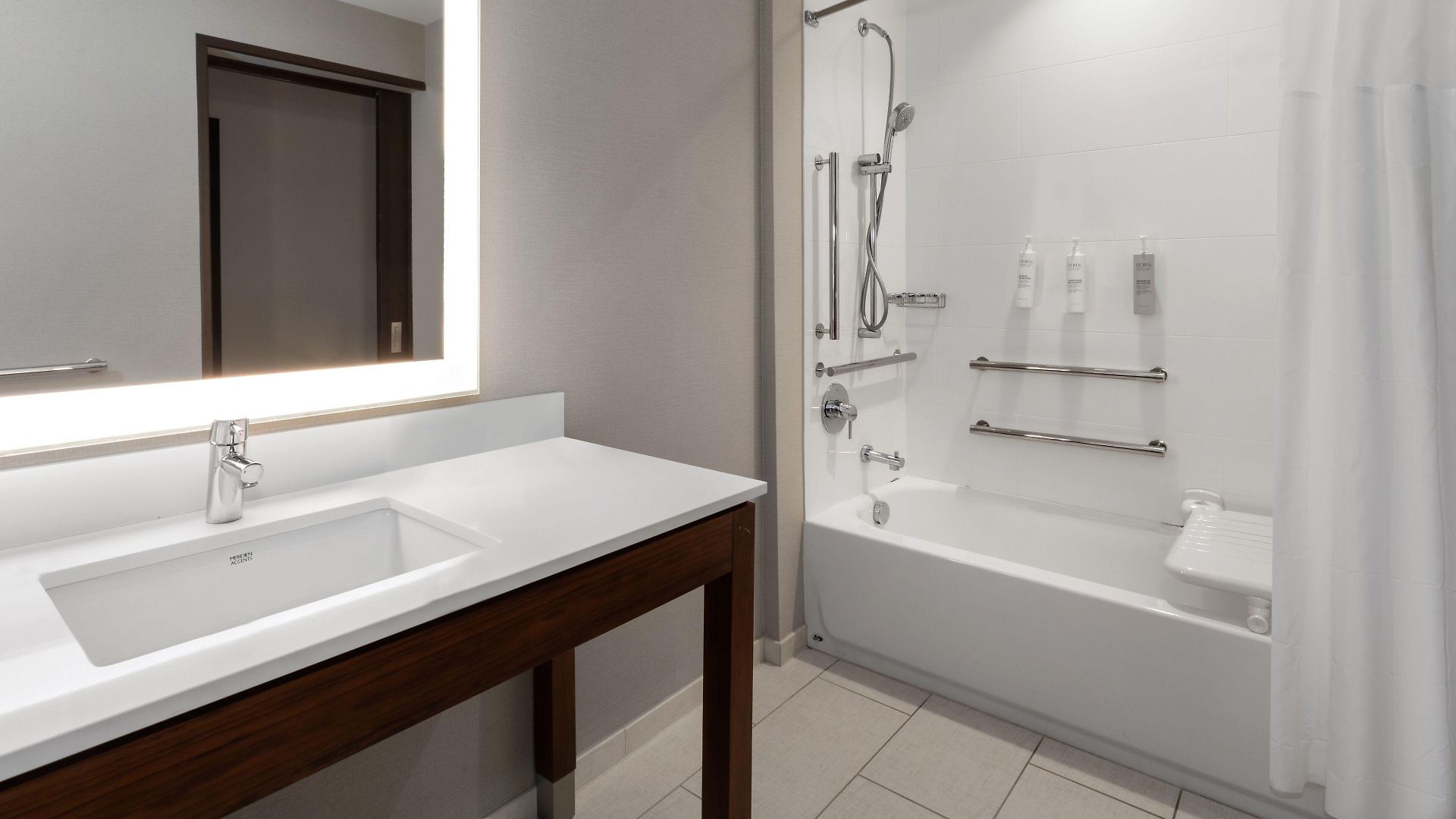 Hampton By Hilton Airport Century Place Hotel Nashville