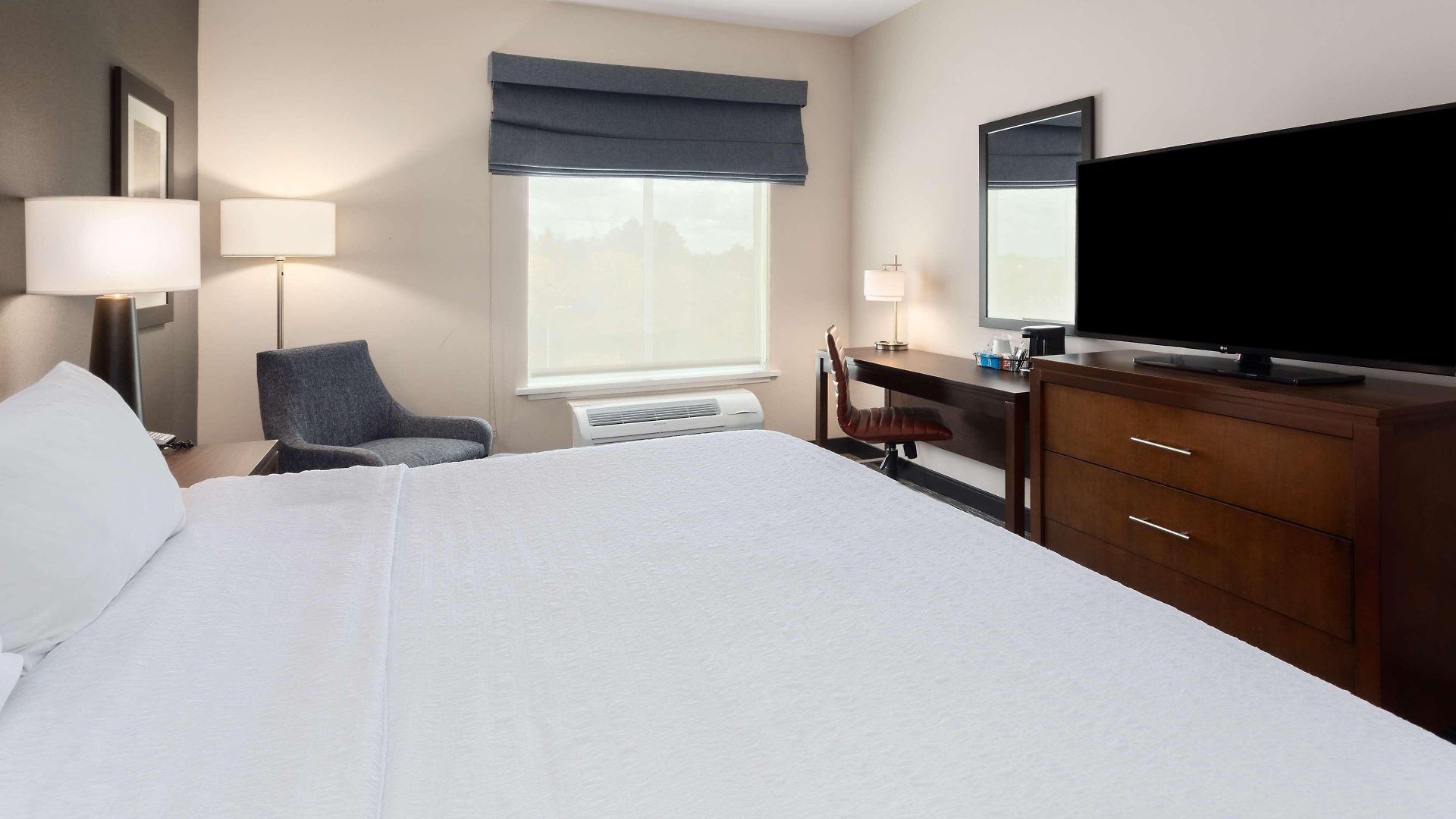 Hampton By Hilton Airport Century Place