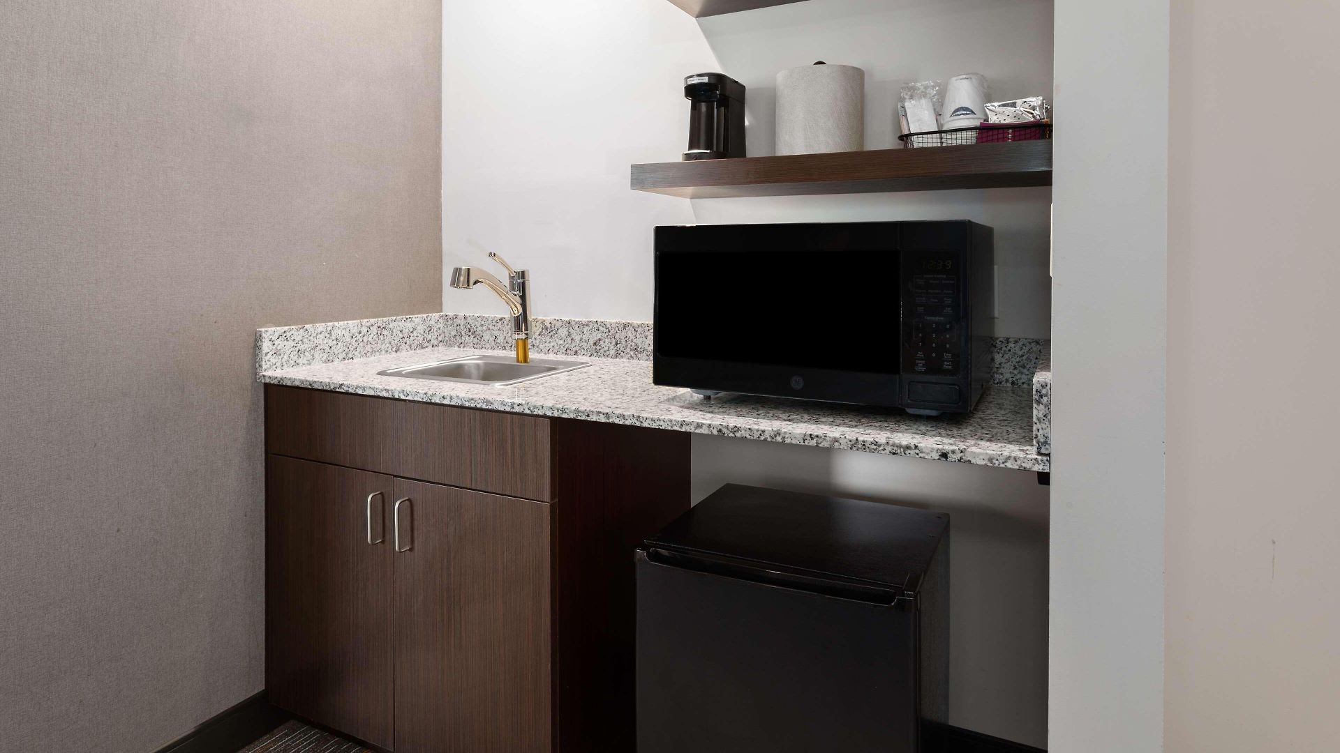 Hotel Hampton By Hilton Airport Century Place Nashville