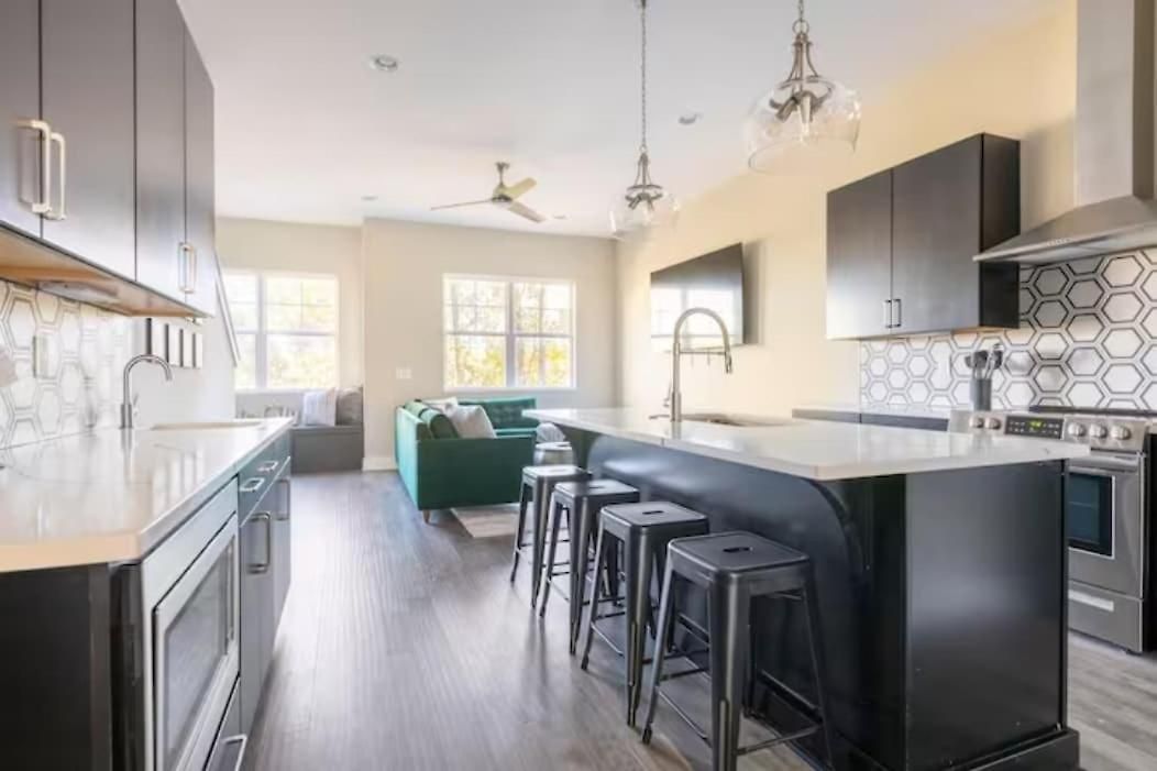 Rooftop Views 4br 4ba 7 Beds Near Broadway *