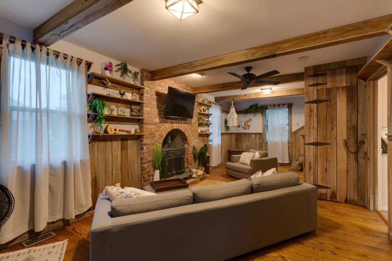 Holiday home New Playground Hot Tub Games And Broadway Buzz Nashville