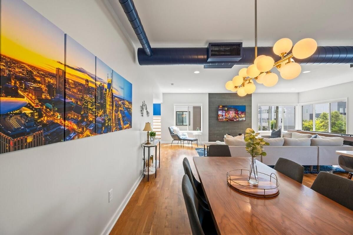 Walk & Bike-stunning Natural Light! 13 Mins To Downtown *