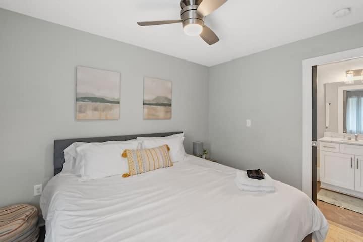 Chic Near Downtown Sleeps 14