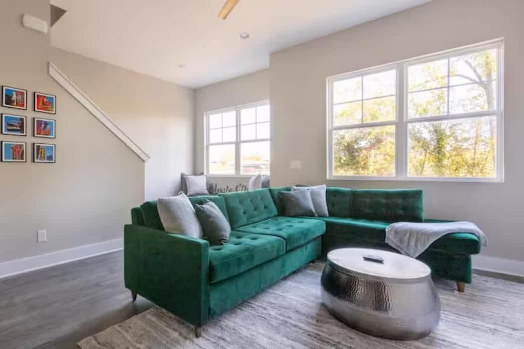 Rooftop Views 4br 4ba 7 Beds Near Broadway