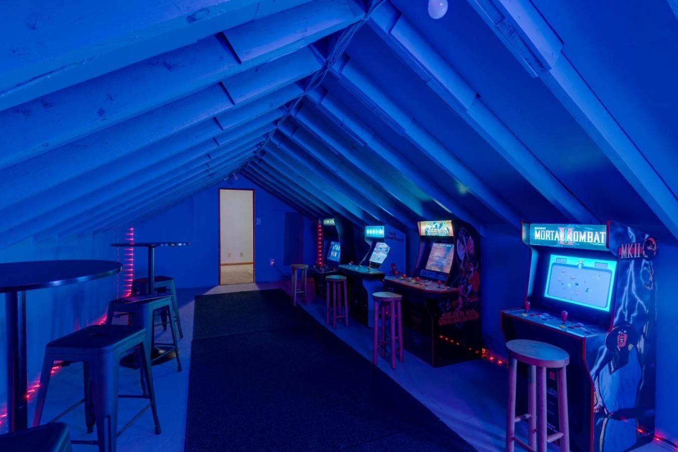 New Playground Hot Tub Games And Broadway Buzz Holiday home *