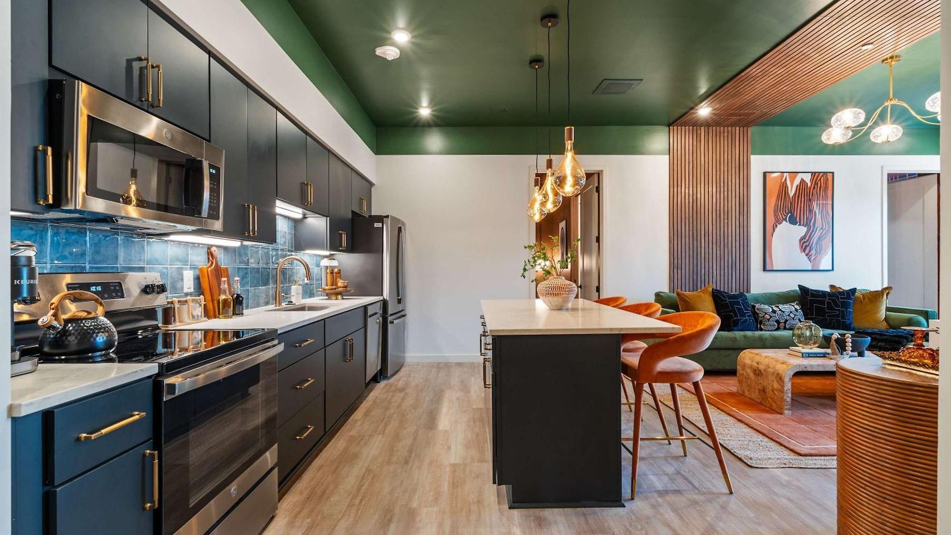 Three King With Pool Gym Balcony & Garage Right On Music Row Downtown Views From Rooftop Walk To Rca B & Local Dining Under 2 Miles To Broadway Elevator Access 24 Hr Hospitality Holiday home *