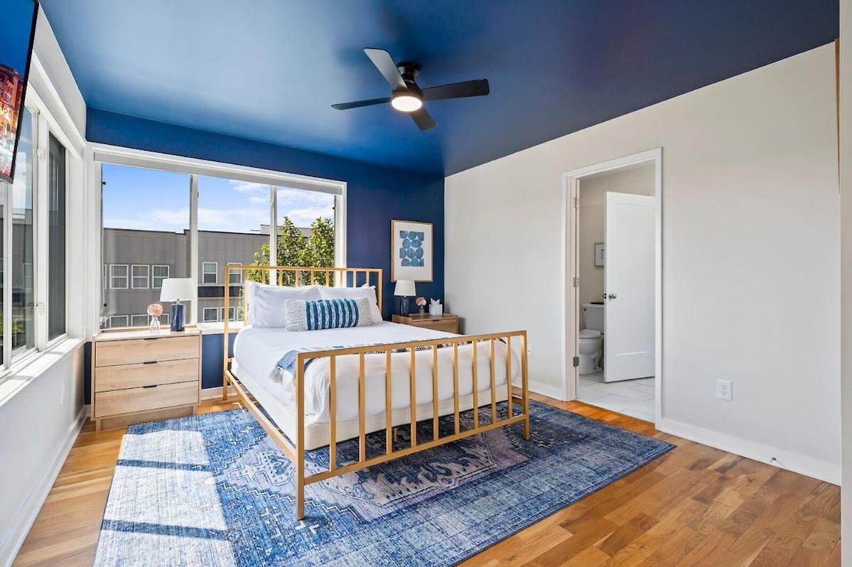 Walk & Bike-stunning Natural Light! 13 Mins To Downtown *