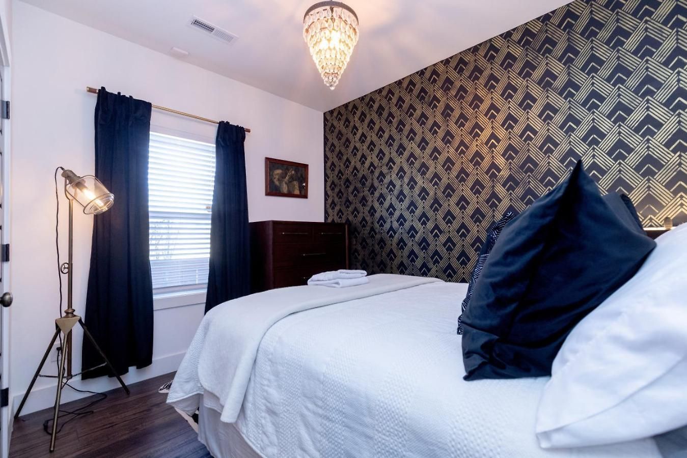 Broadway Breeze Escape Modern Comfort Nashville